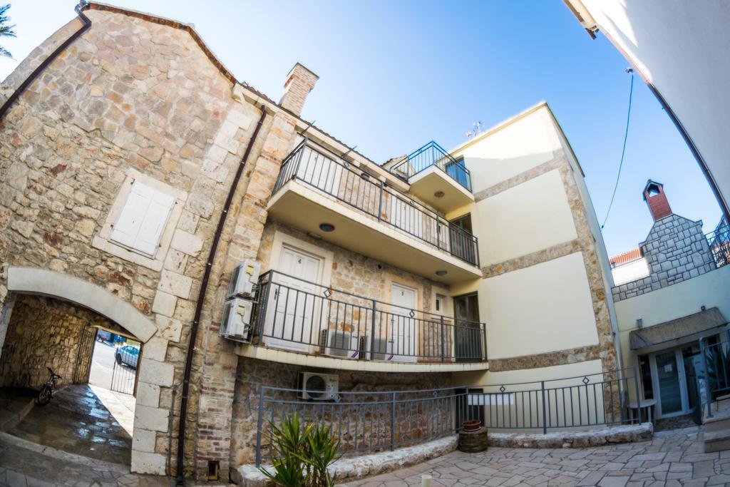 Ducina Apartments Milna  Exterior photo